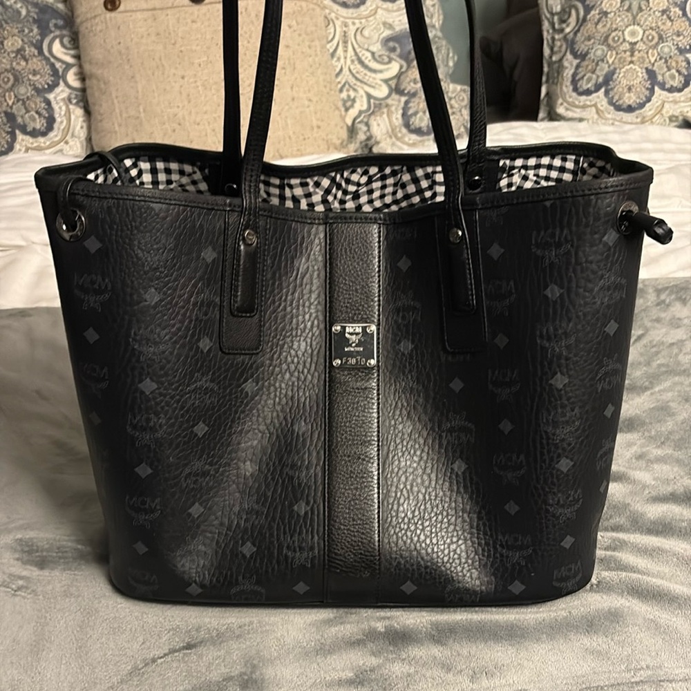 MCM Black Reversible Leather Tote Bag With Reversible Black Pouch